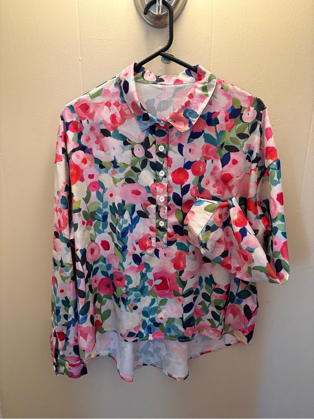 HAPPY COLORS! Floral Qtr-Button-Front Blouse in Pink & Green